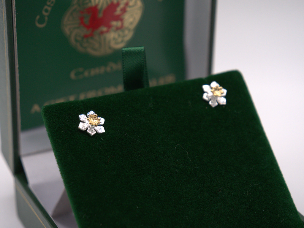 Daffodil Studs